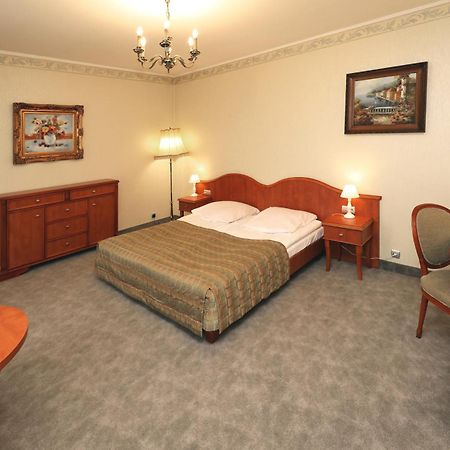 Bialy Dom Henlex Hotel Restauracja Poznań Esterno foto