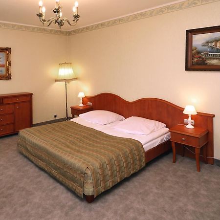 Bialy Dom Henlex Hotel Restauracja Poznań Esterno foto