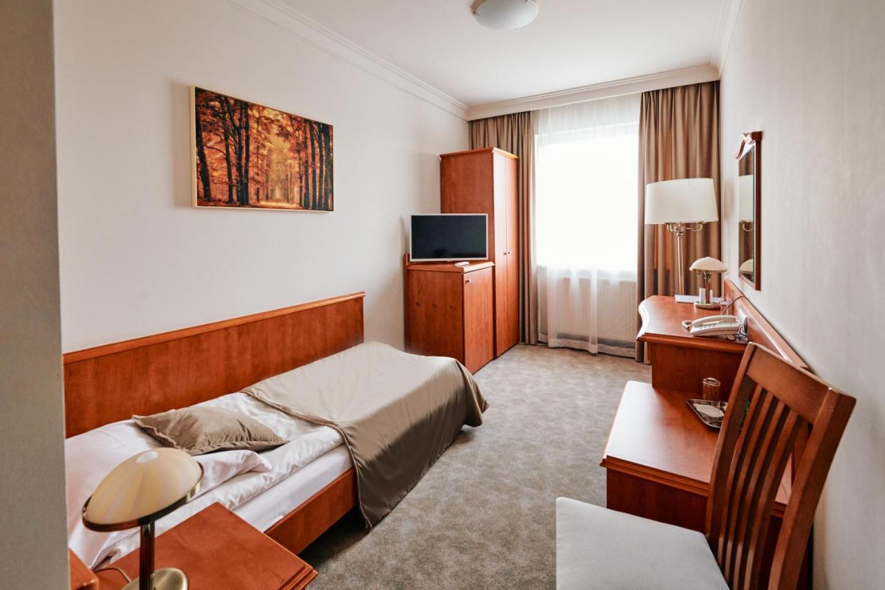 Bialy Dom Henlex Hotel Restauracja Poznań Esterno foto