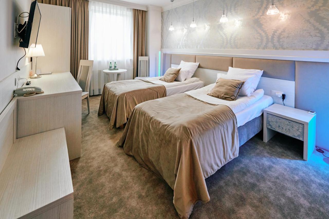 Bialy Dom Henlex Hotel Restauracja Poznań Esterno foto