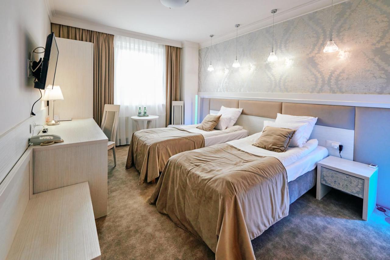 Bialy Dom Henlex Hotel Restauracja Poznań Esterno foto