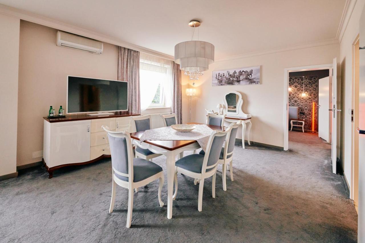 Bialy Dom Henlex Hotel Restauracja Poznań Esterno foto