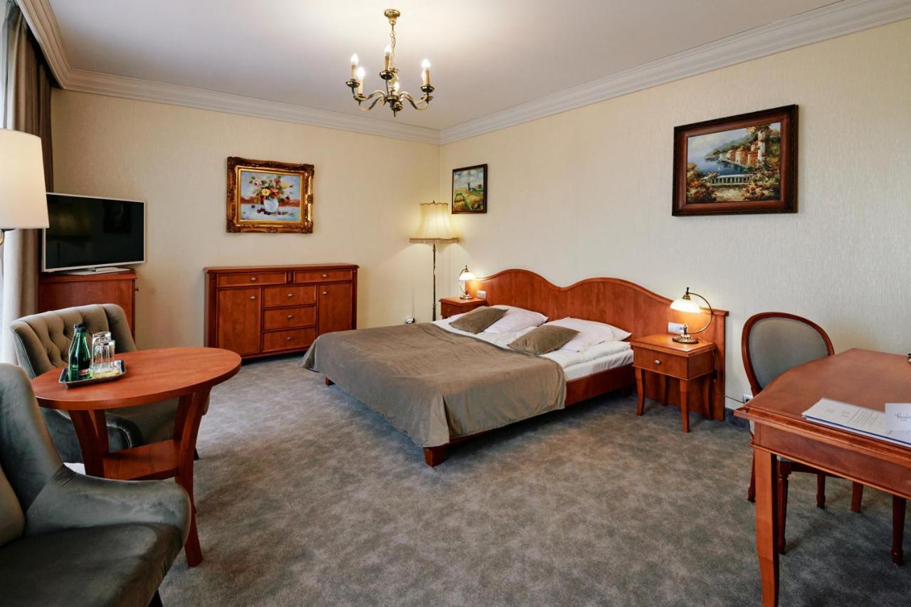 Bialy Dom Henlex Hotel Restauracja Poznań Esterno foto