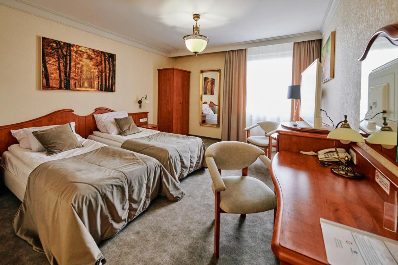 Bialy Dom Henlex Hotel Restauracja Poznań Esterno foto