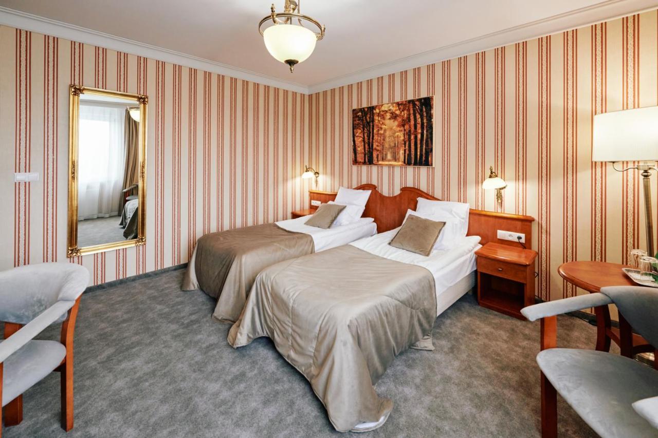 Bialy Dom Henlex Hotel Restauracja Poznań Esterno foto