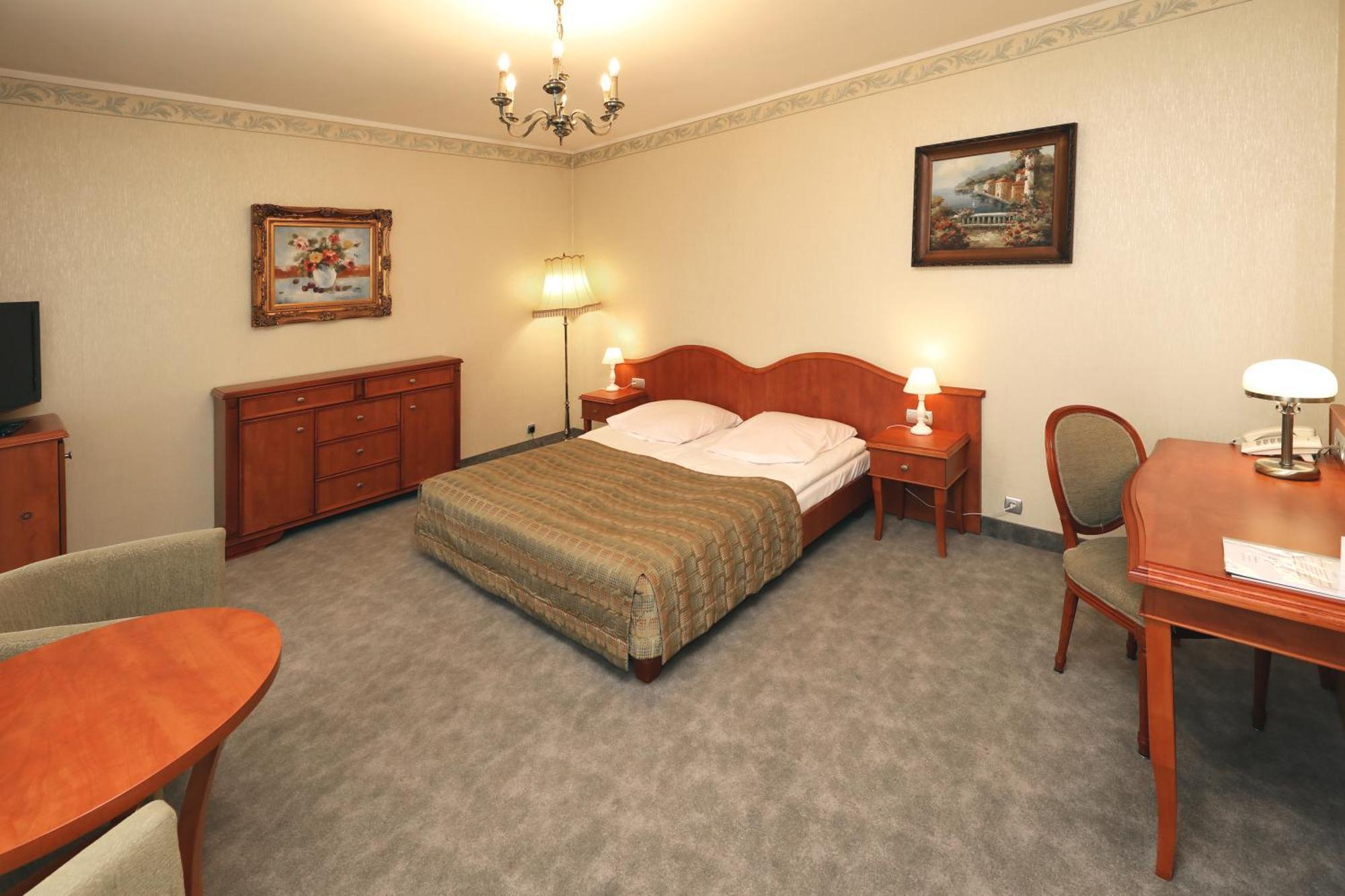 Bialy Dom Henlex Hotel Restauracja Poznań Esterno foto