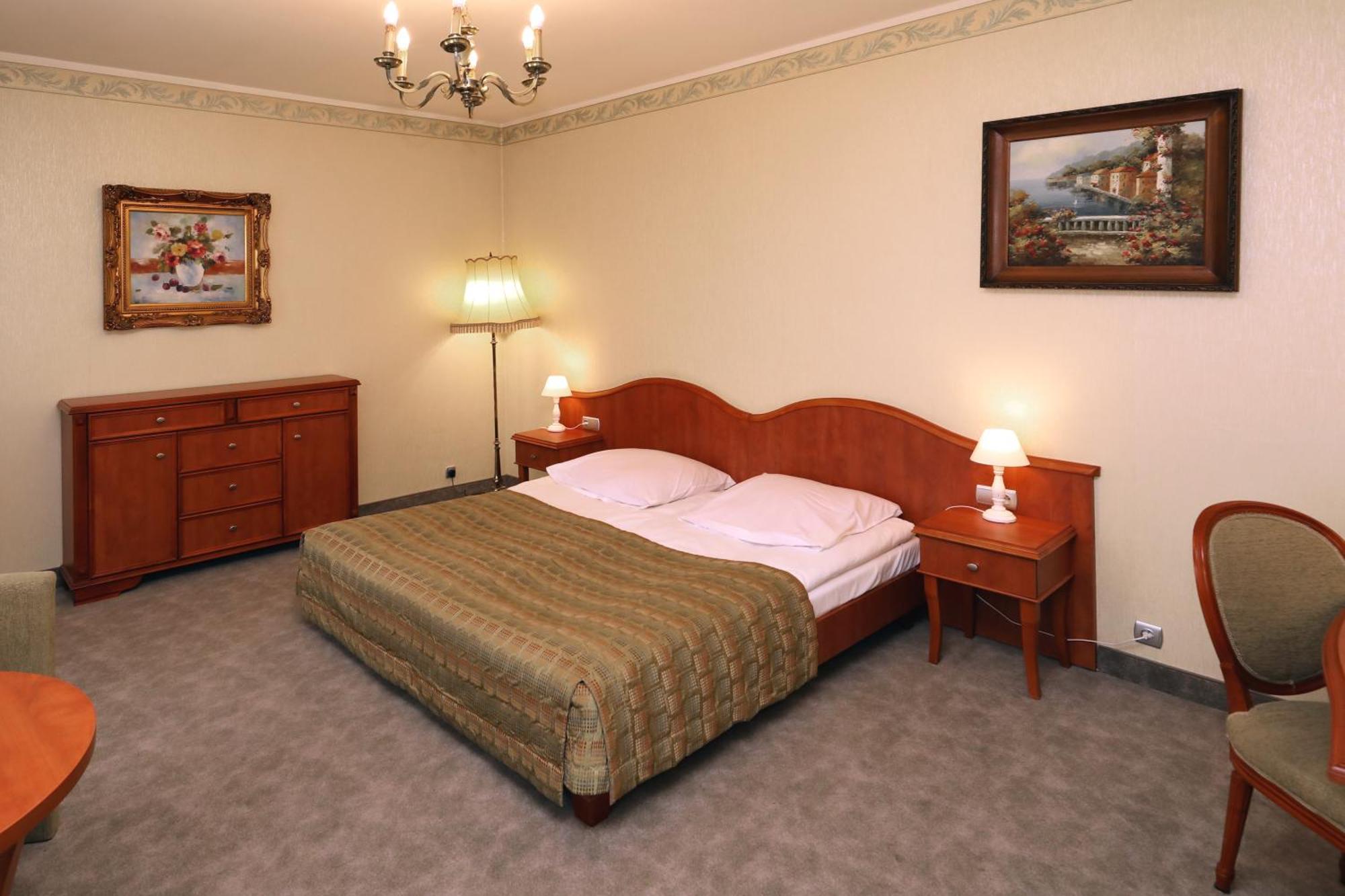 Bialy Dom Henlex Hotel Restauracja Poznań Esterno foto