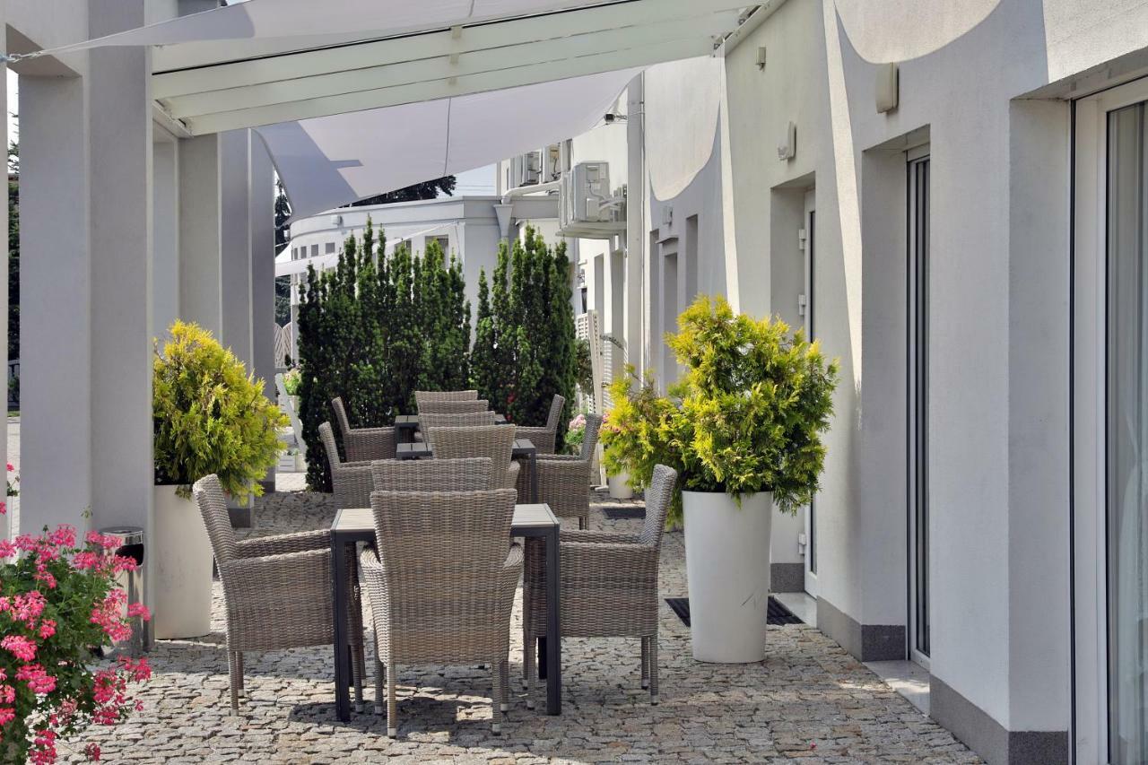 Bialy Dom Henlex Hotel Restauracja Poznań Esterno foto